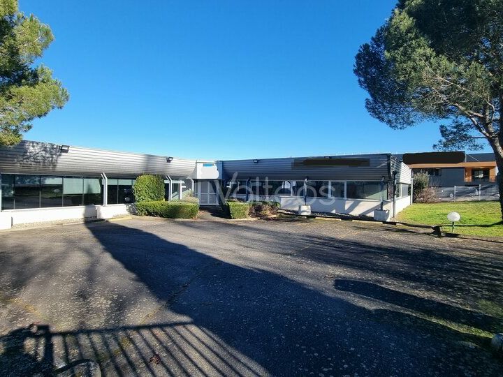 Vente local d''activites 697 m² non divisibles
