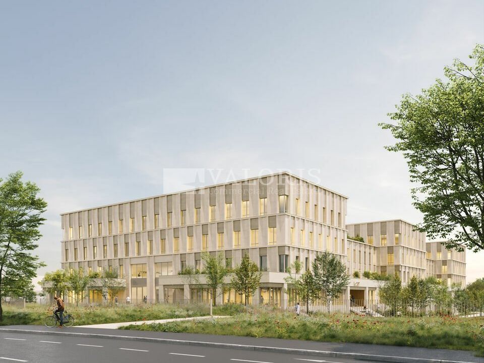 Vente local d''activites 2500 m² non divisibles