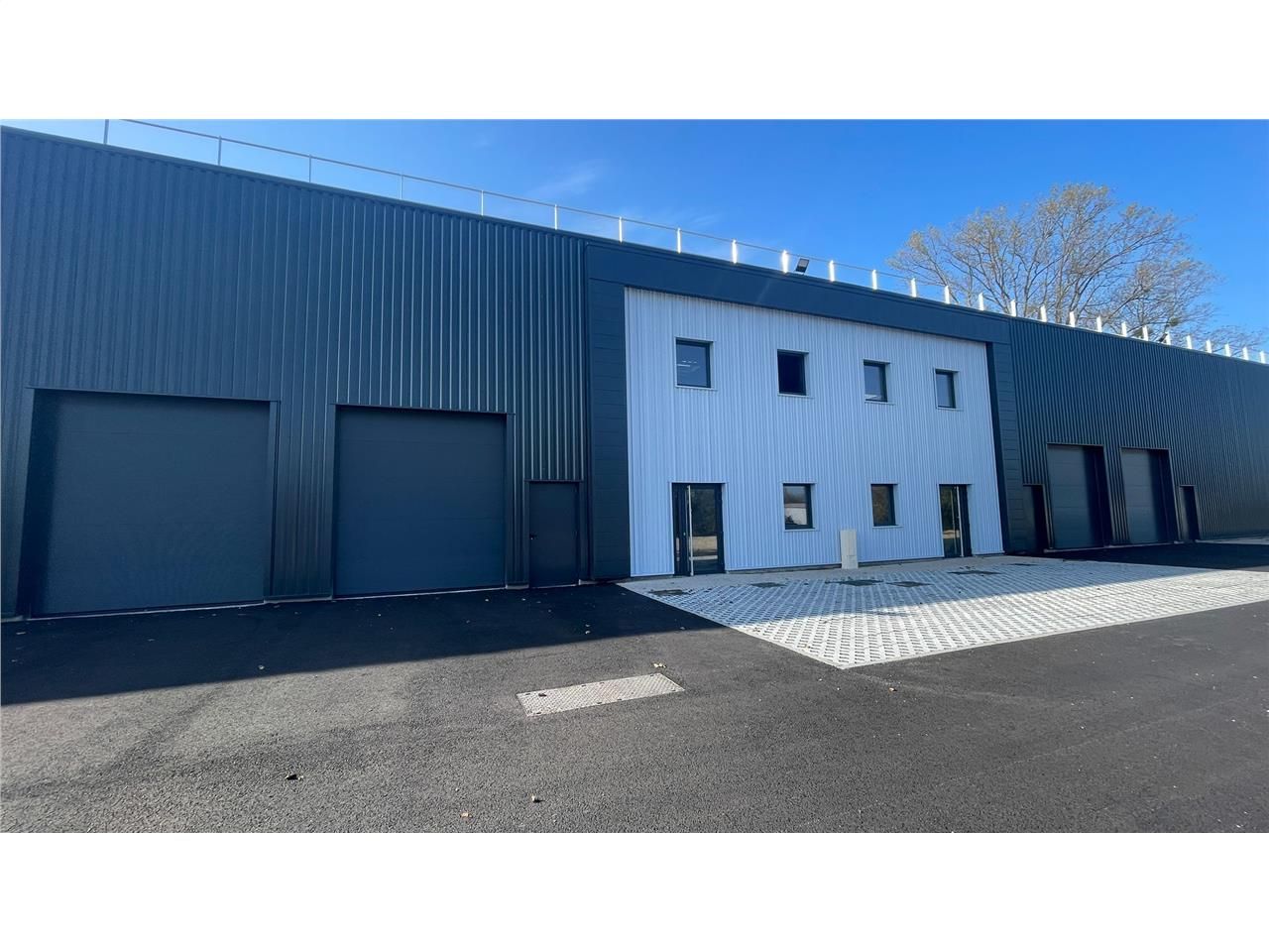 Vente entrepots 1050 m² divisibles à partir de 210 m²