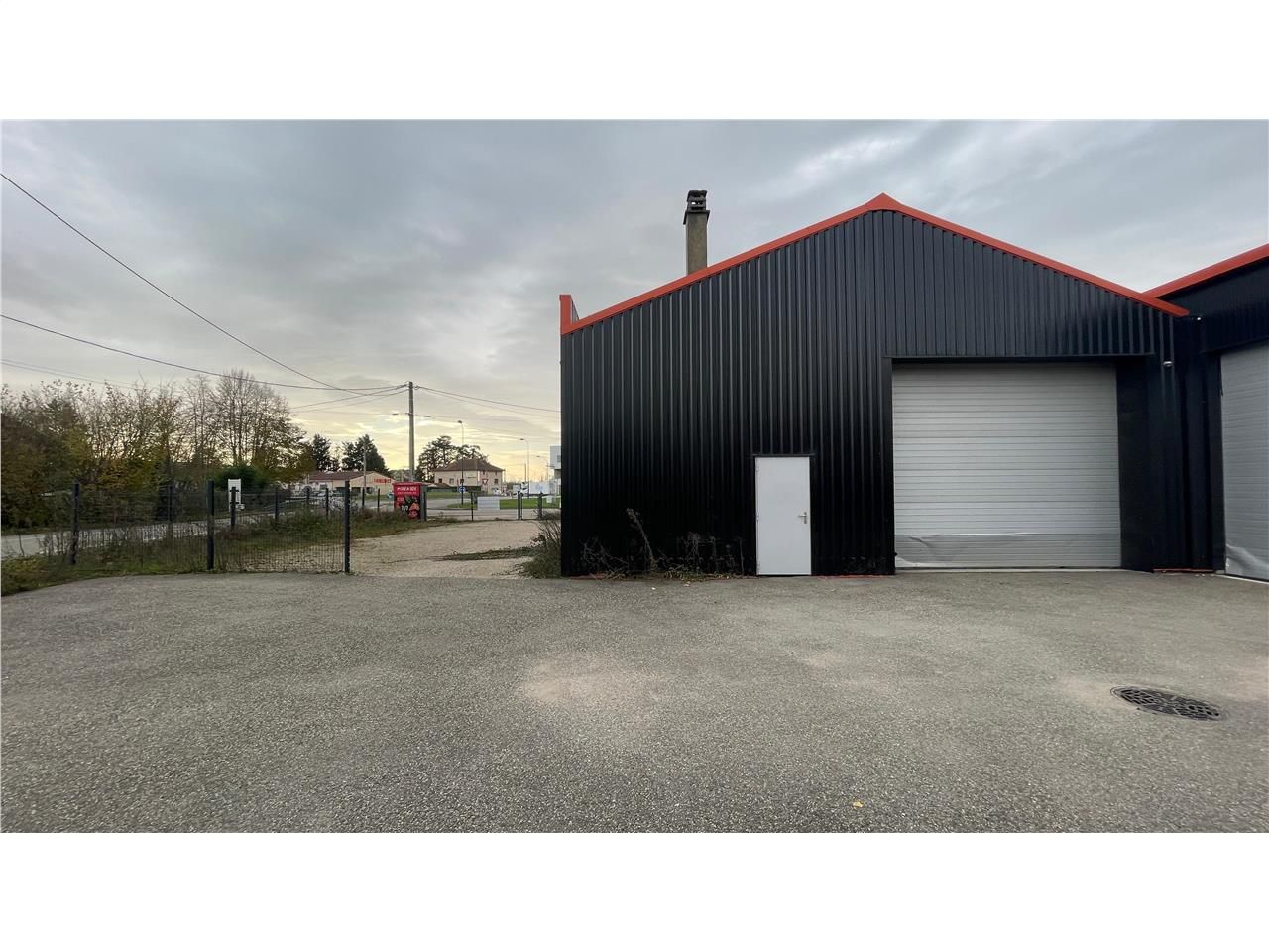 Location entrepots 270 m² non divisibles
