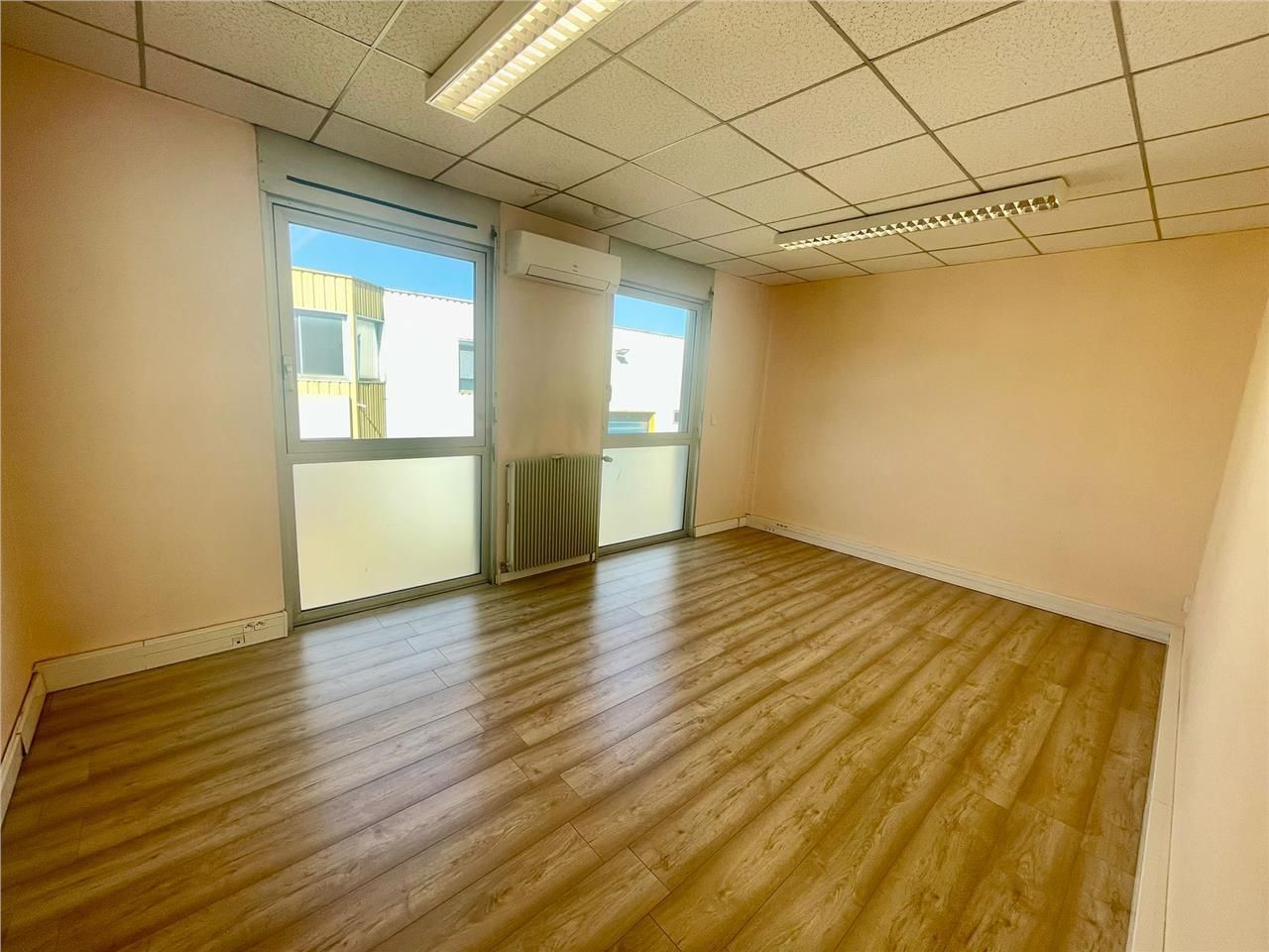 Location bureaux 69 m² non divisibles