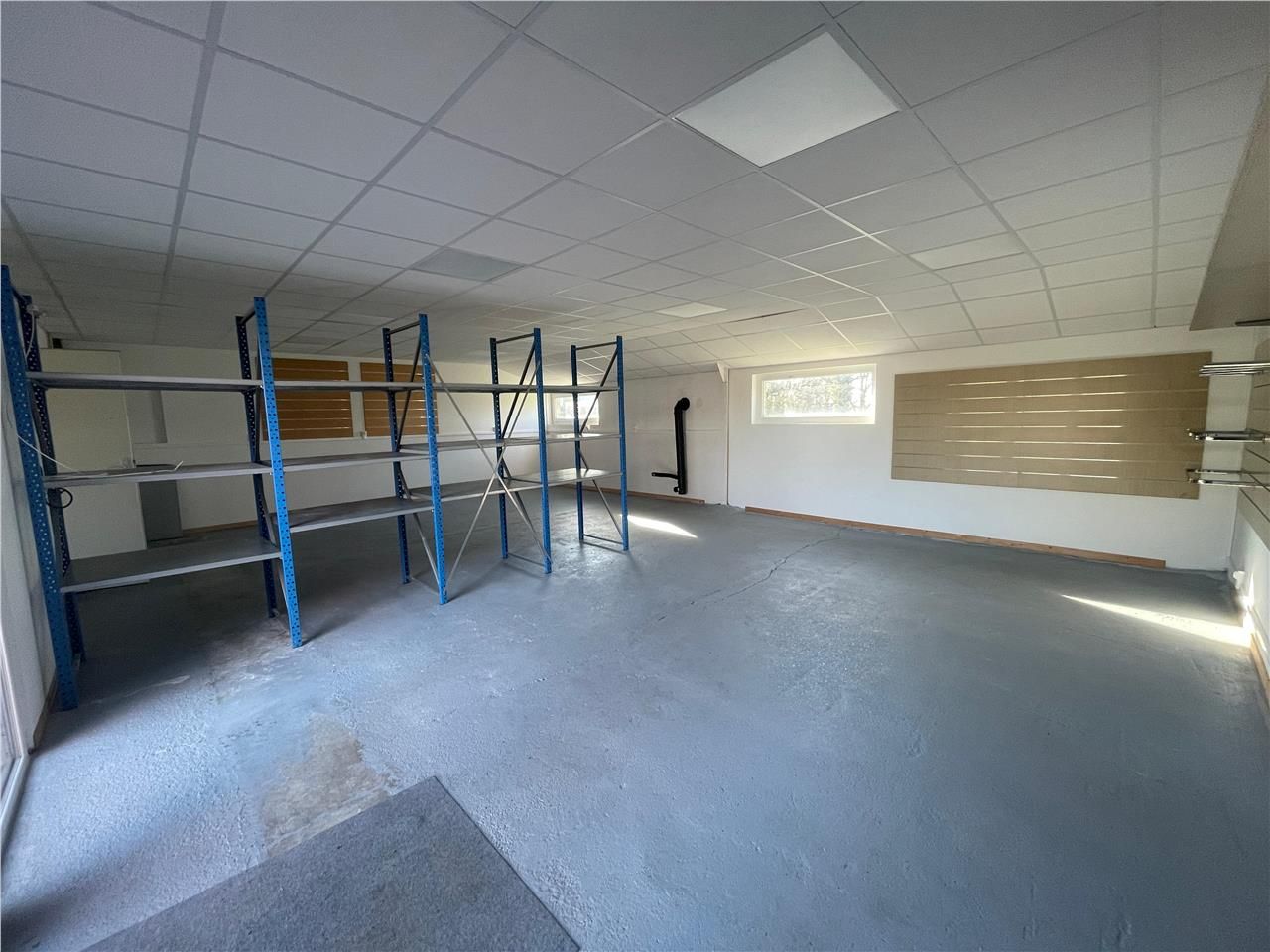 Location entrepots 90 m² non divisibles