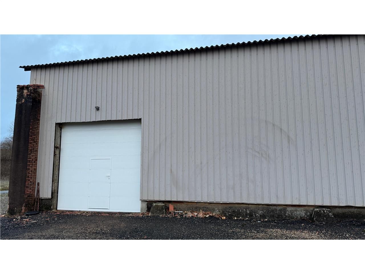 Location entrepots 200 m² non divisibles