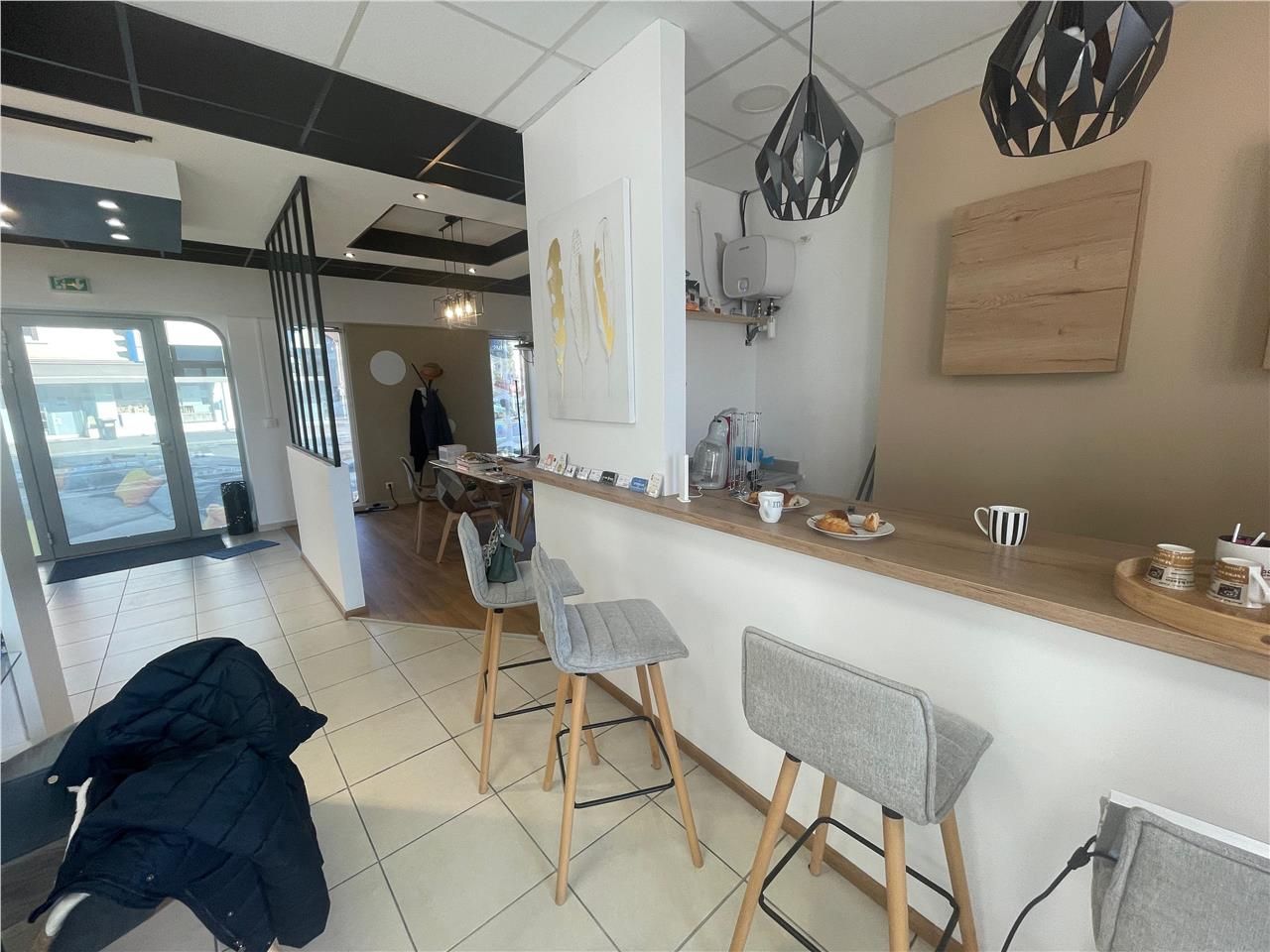 Location commerces 63 m² non divisibles