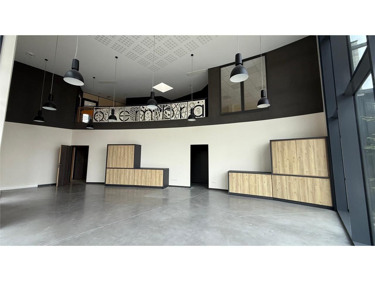 Location bureaux 300 m² non divisibles