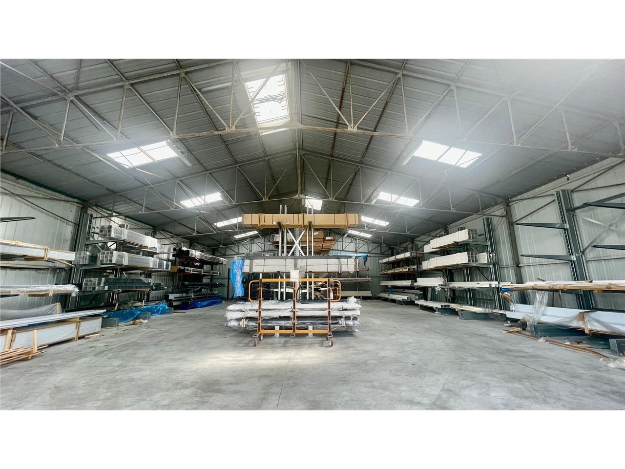Location entrepots 465 m² non divisibles