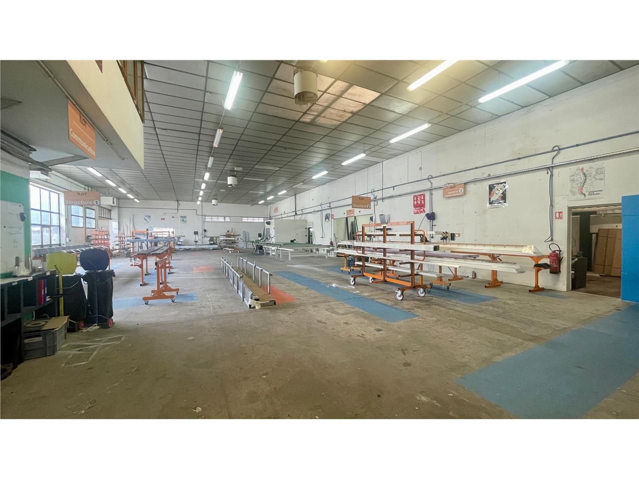 Location entrepots 884 m² non divisibles