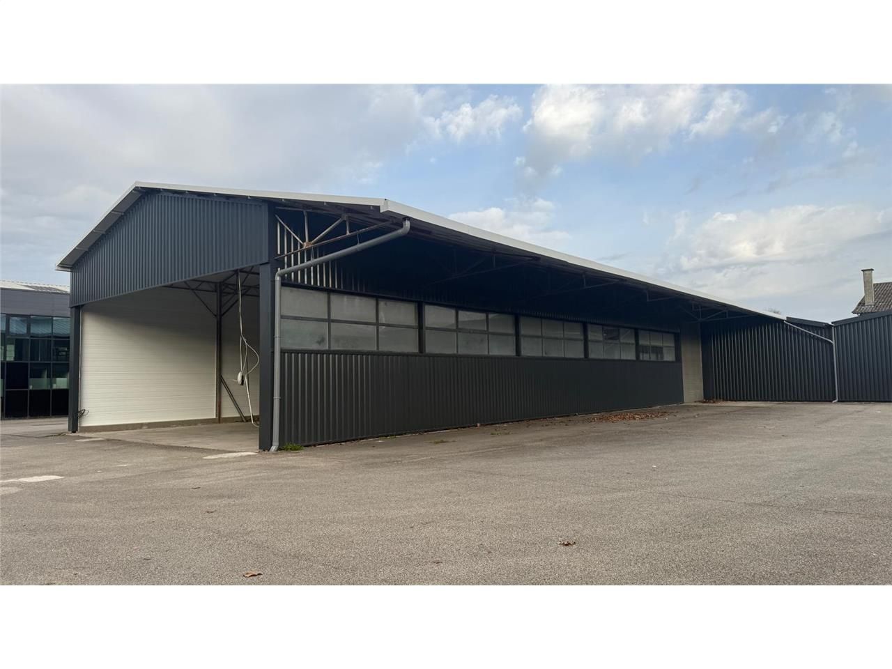 Location entrepots 315 m² non divisibles