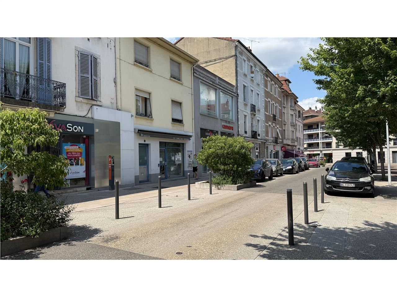 Location commerces 142 m² non divisibles