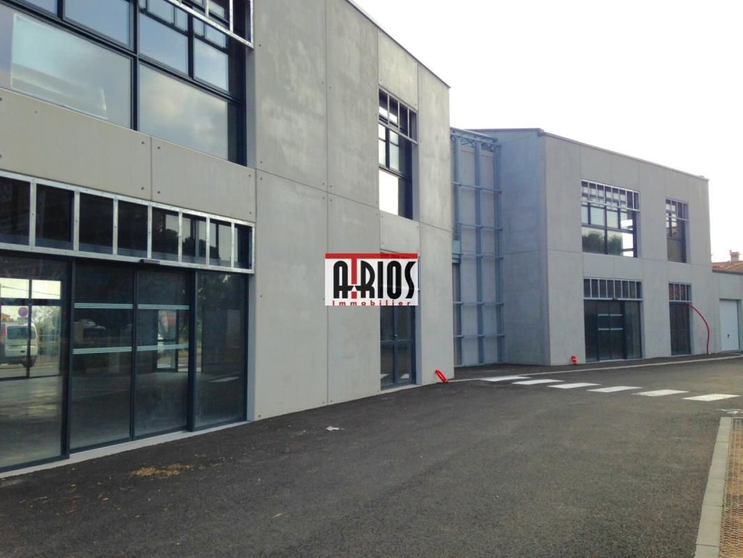 Location local commercial 155 m² non divisibles