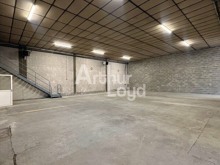 Location local d''activites 428.22 m² non divisibles