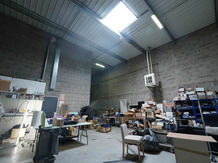 Location local d''activites 282 m² non divisibles
