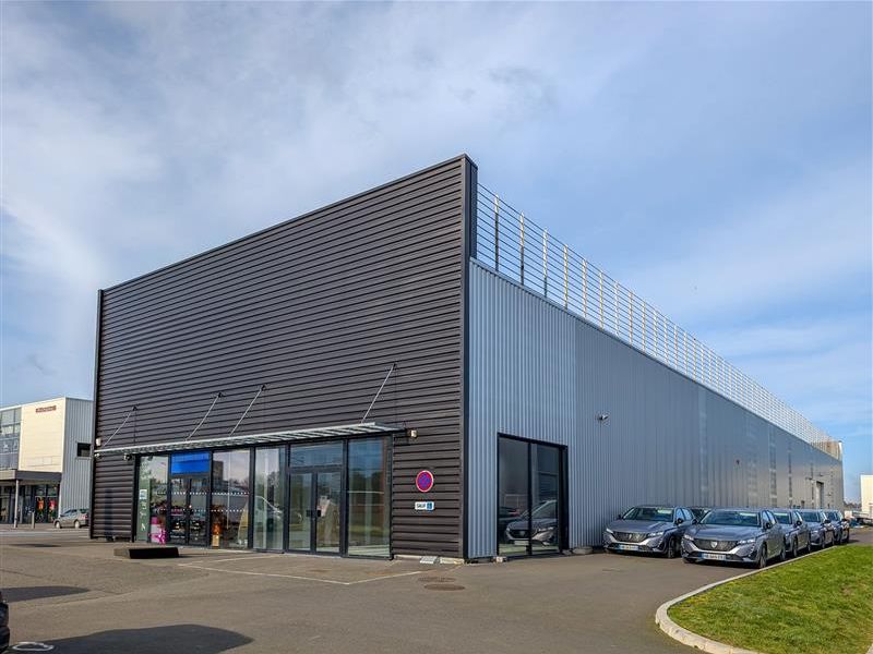 Local commercial de 337 m² environ