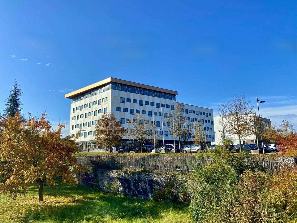 Location bureaux 851.1 m² non divisibles
