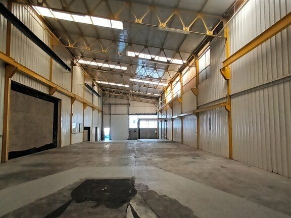 Location entrepôts 426 m² non divisibles