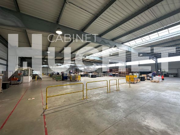 Location local 3070 m² à CARPIQUET