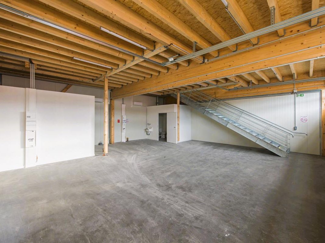 Location entrepôts 192 m² non divisibles