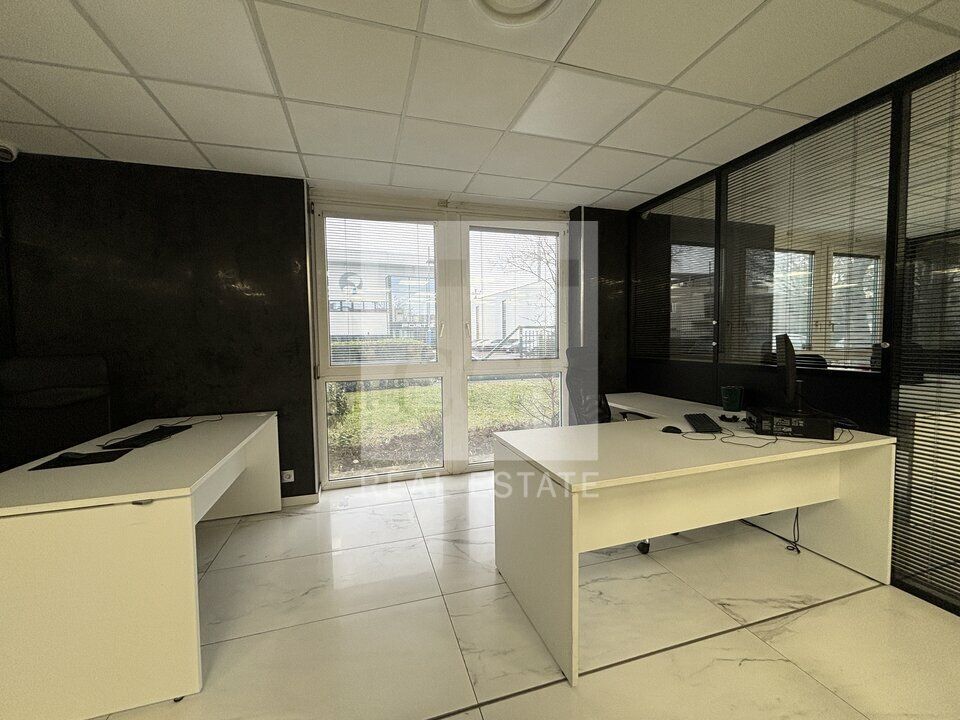 À Louer : Bureaux de 318 m² – Bron – Fonctionnel & Prêt à l'Emploi