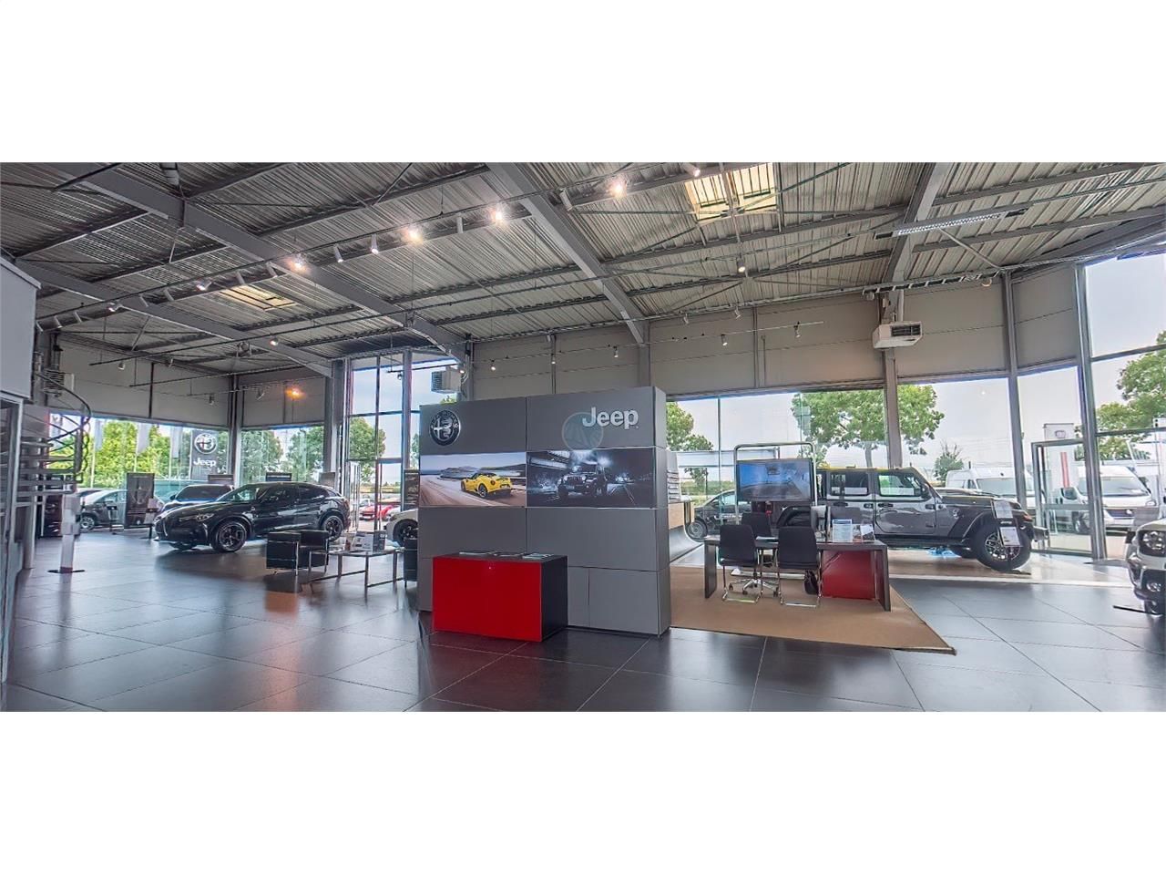 Location local commercial 1907 m² à LUISANT