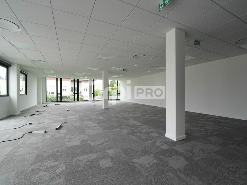 Location bureaux 829.5 m² divisibles à partir de 143.6 m²