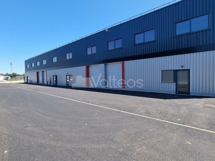 Location local d''activites 1650 m² divisibles à partir de 372 m²