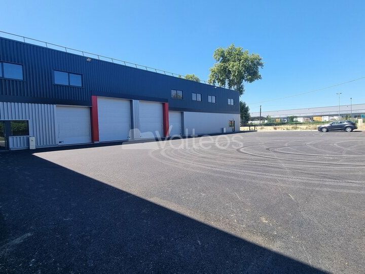 Location local d''activites 1843 m² divisibles à partir de 915 m²