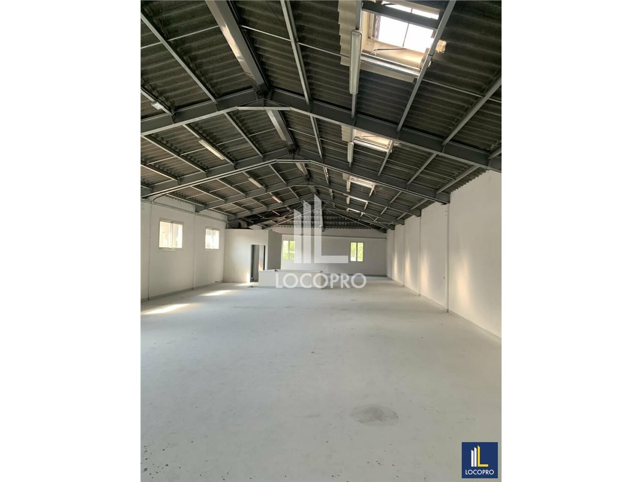 Location local d''activites 290 m² non divisibles