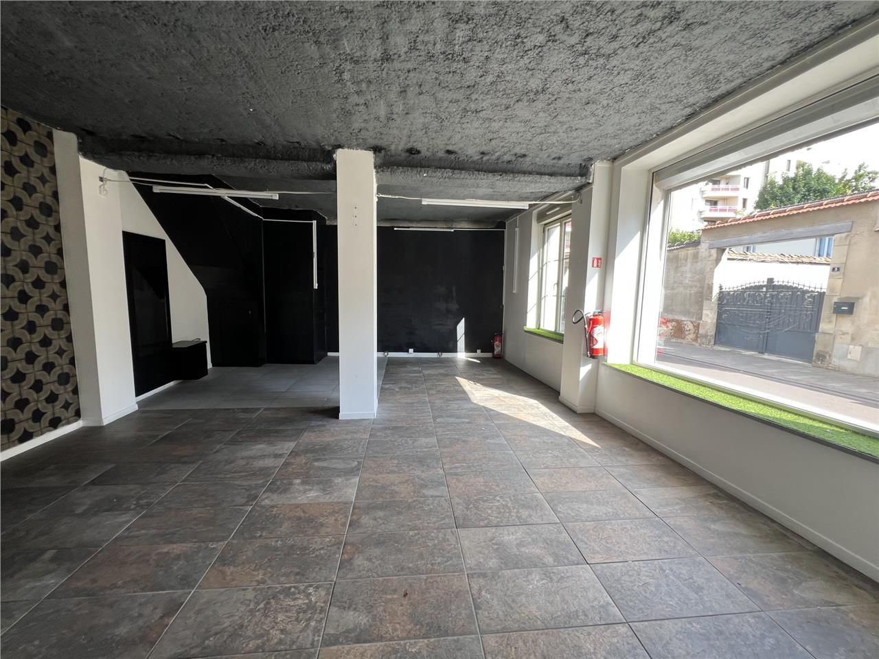 Location local commercial 120 m² à Cormontreuil