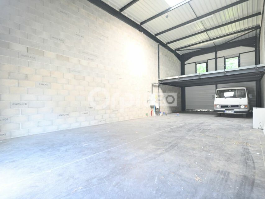 Location local d''activites 163 m² non divisibles