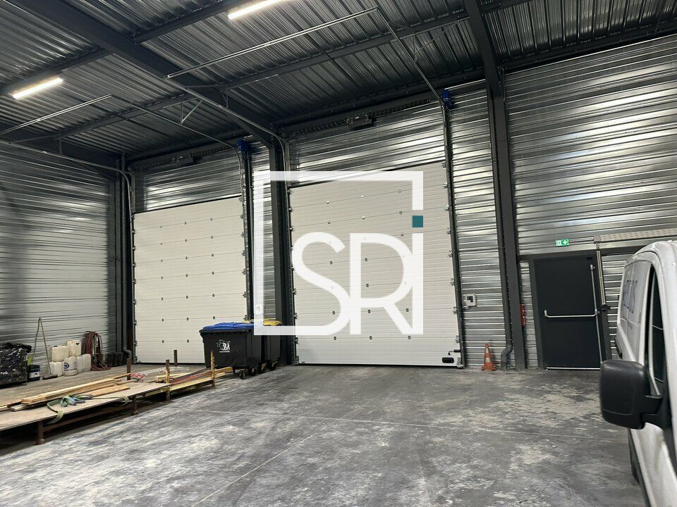 PROCHE A89 - LOCATION ENTREPOT/ LOCAL D'ACTIVITE + BUREAUX - 63190 LEZOUX