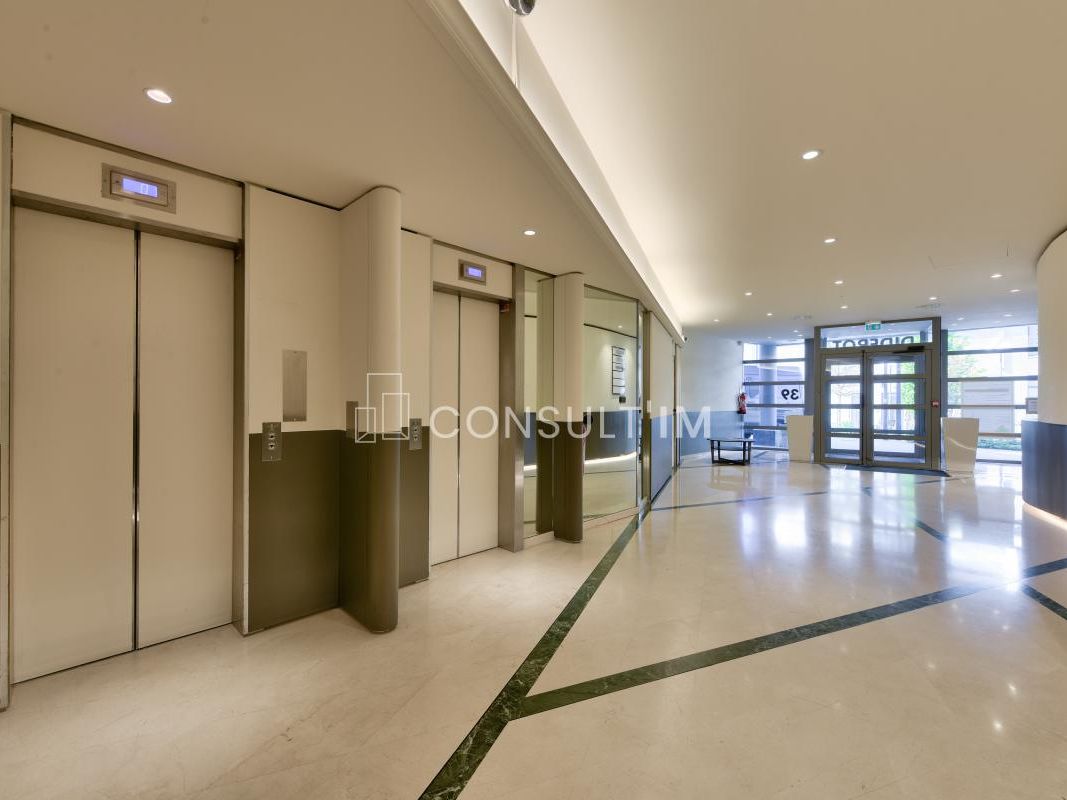 Vente bureaux 1751 m² divisibles à partir de 582 m²