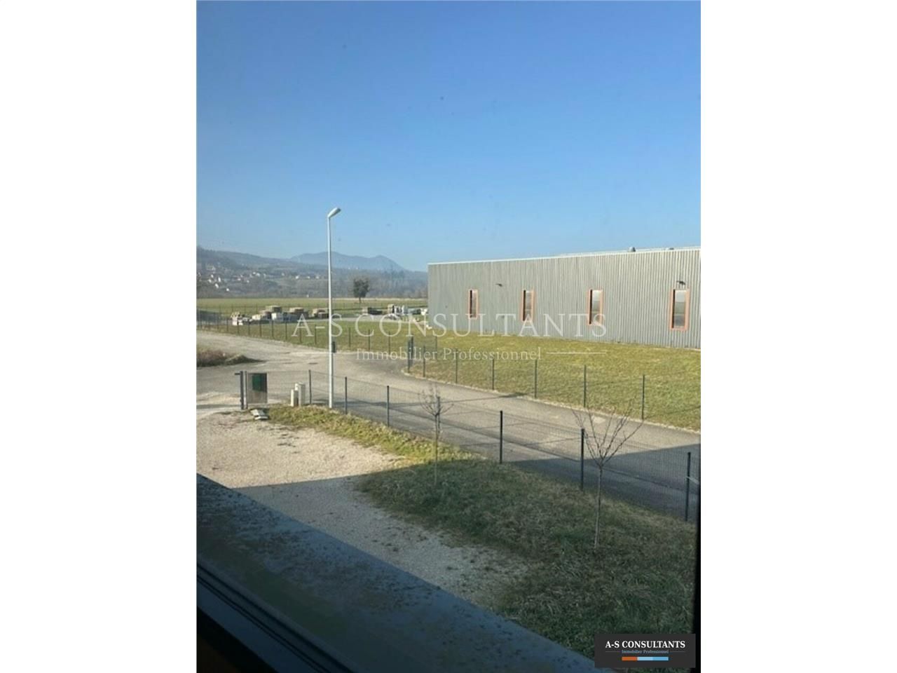 441 m² pour ce entrepot en vente à Virignin