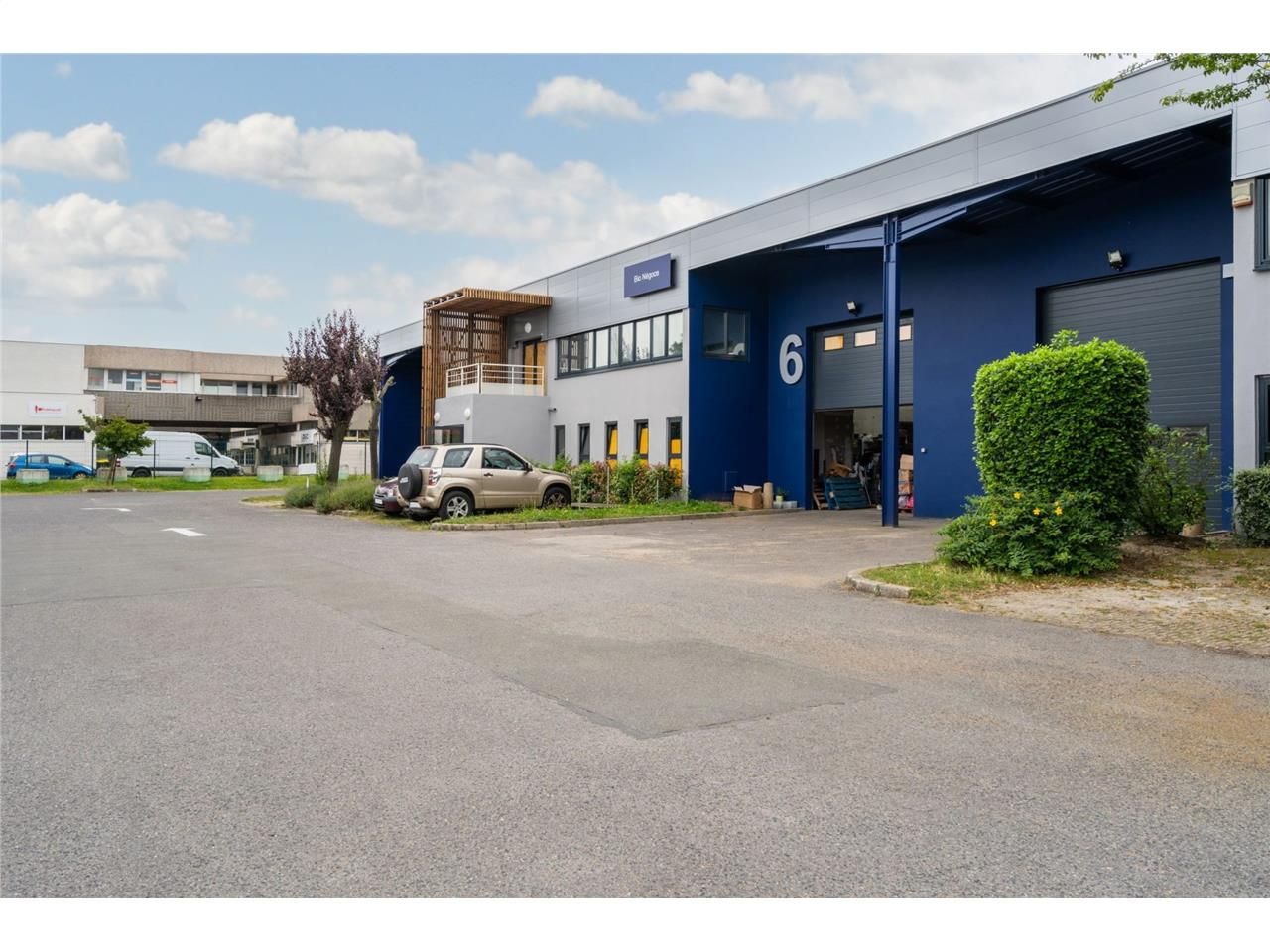 Location local d''activités 408 m² à Saint-Ouen-l''Aumône