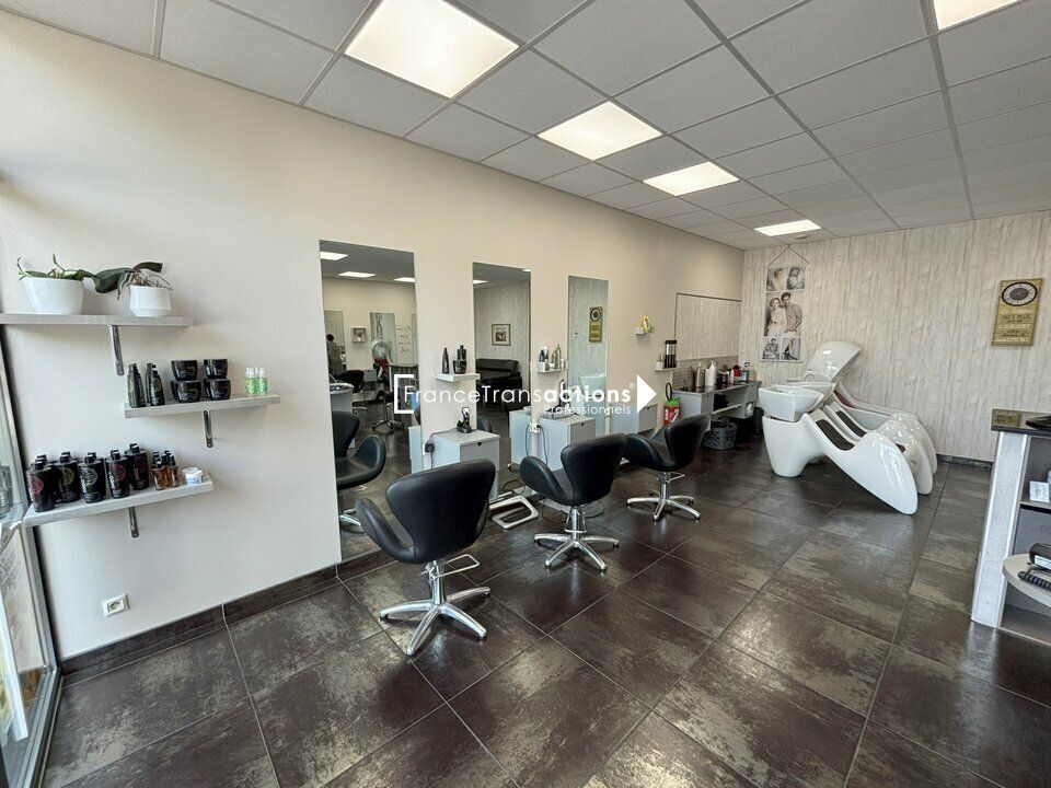 A VENDRE FONDS DE COMMERCE COIFFURE 79 m² LEGUEVIN N°1