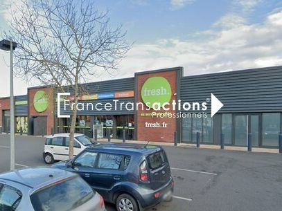 A LOUER LOCAL COMMERCIAL 740 m² AUCH ZONE COMMERCIALE