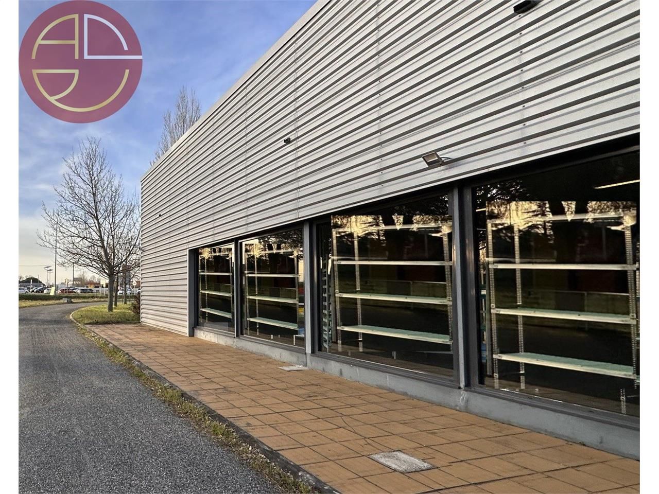 Location local commercial 1000 m² à PINSAGUEL