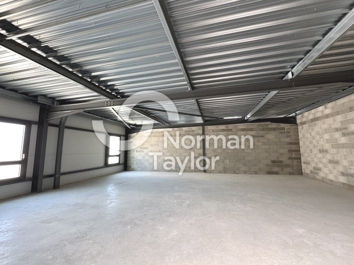 Location local d''activites 200 m² non divisibles