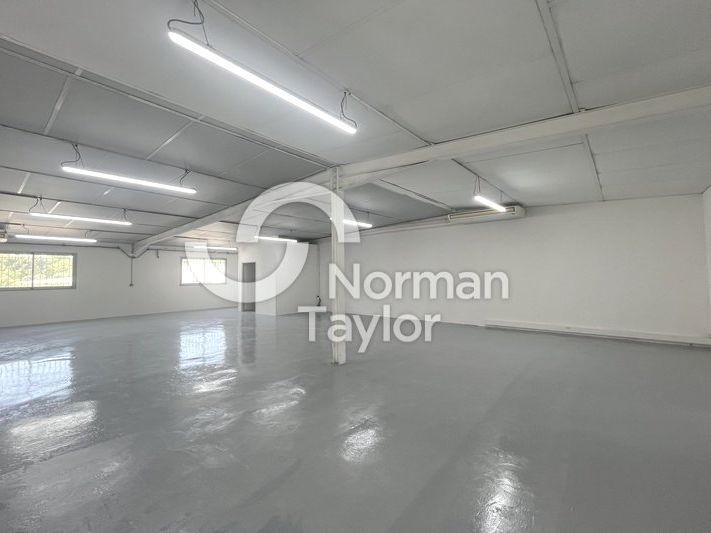 Location local d''activites 200 m² non divisibles