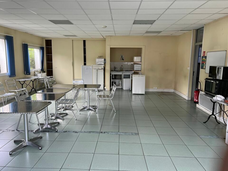 AMBOISE NORD NAZELLES-NEGRON POUJEAUX - A VENDRE BATIMENT 1 213 M ² TERRAIN 5 395 M²