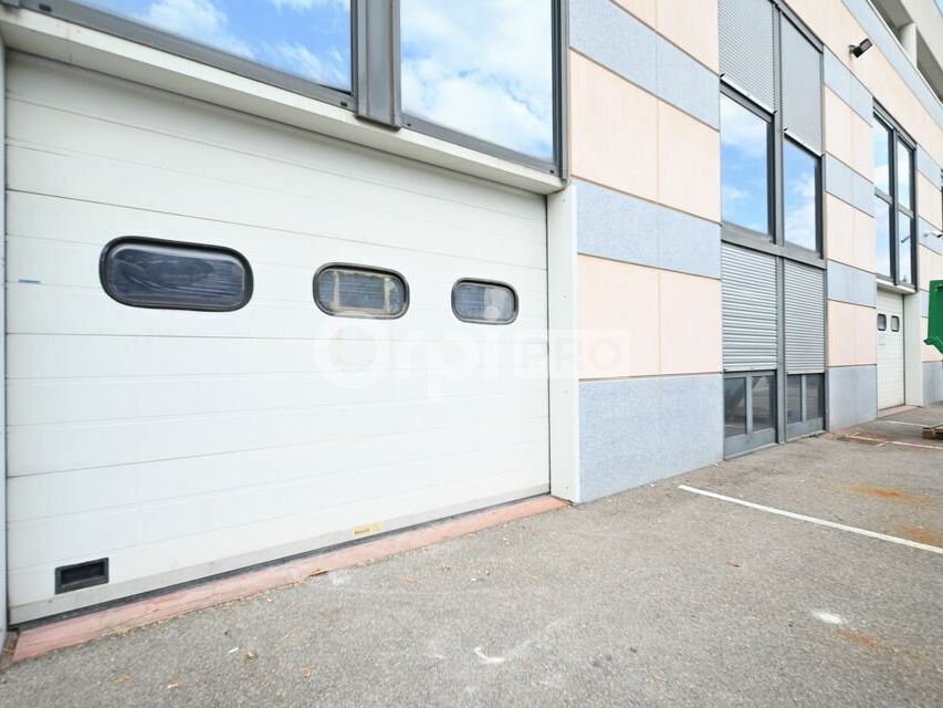 LOCAL D'ACTIVITE A LOUER - 142 m² - SAINT QUENTIN FALLAVIER