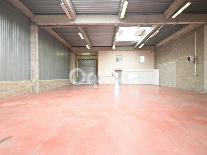LOCAL D'ACTIVITE A LOUER - 370 m² - SAINT PRIEST