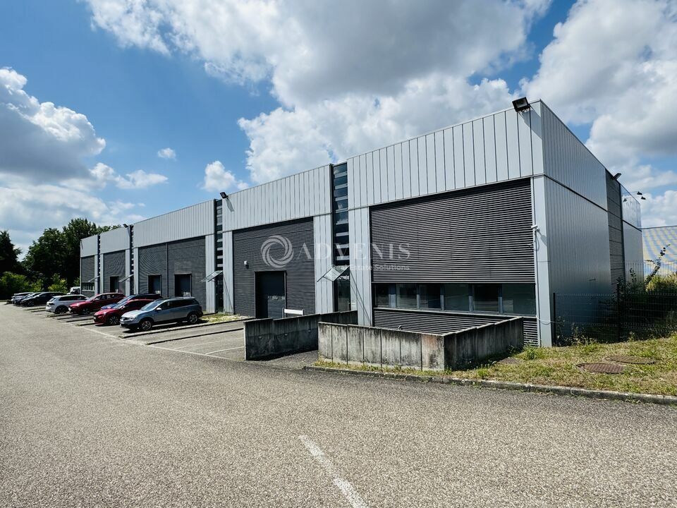 Location local d''activites 2248 m² divisibles à partir de 1824 m²