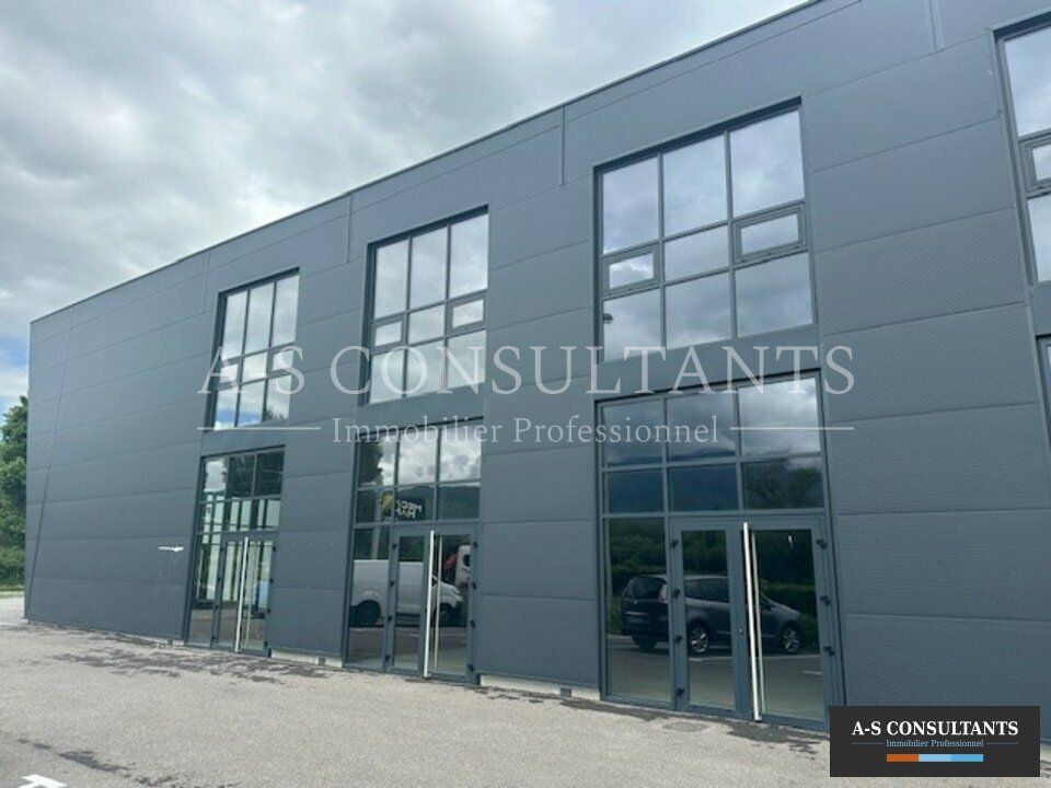 Location local commercial 2315 m² divisibles à partir de 544 m²