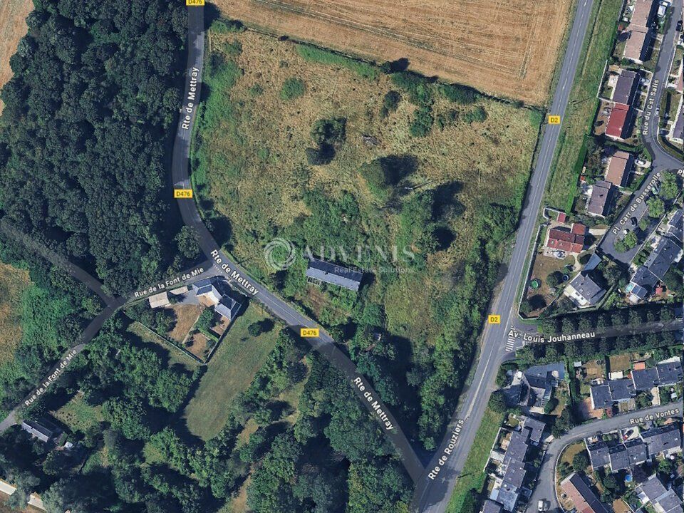 Terrain constructible d'environ 4000 m², à Vendre au Nord de Tours