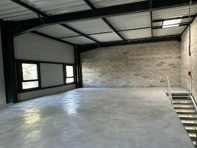 Location entrepôts 277 m² non divisibles
