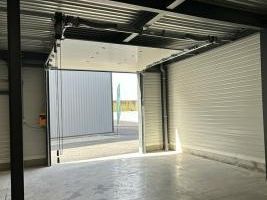 Location entrepôts 277 m² non divisibles