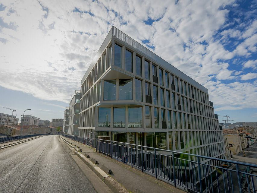 Location bureaux 3717 m² divisibles à partir de 333 m²