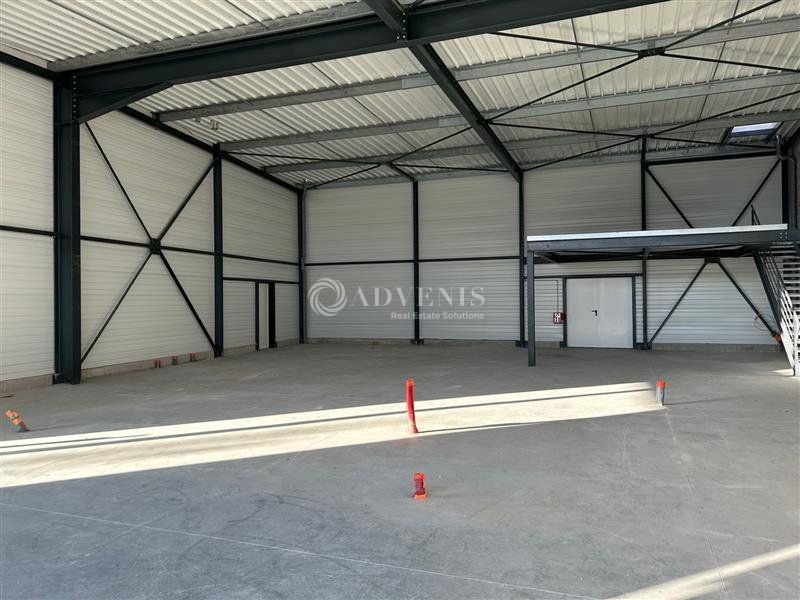 Cellule commerciale d'environ 300 m², à vendre à proximité de Tours