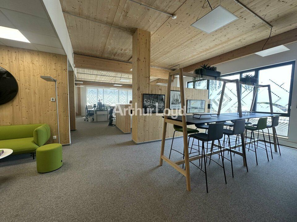 Location bureaux 559 m² divisibles à partir de 122 m²