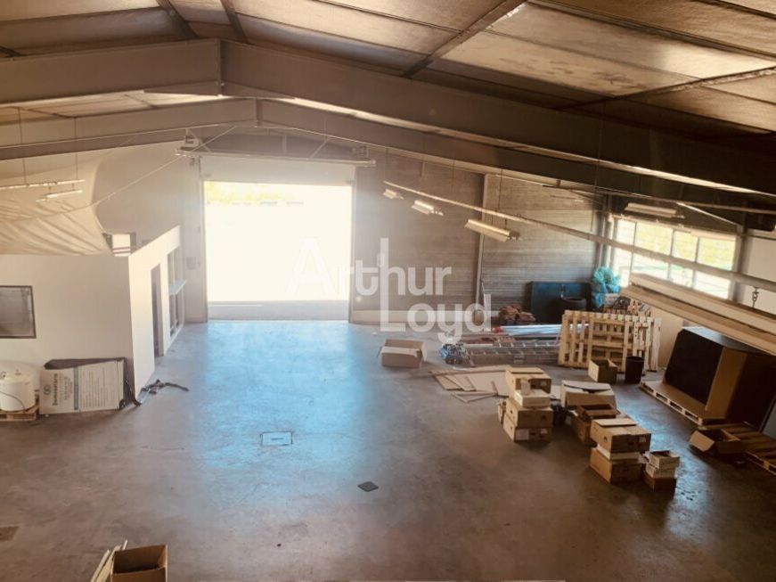 Location local d''activites 415 m² non divisibles